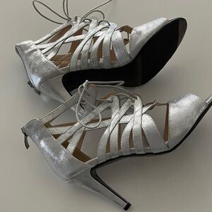 NIB Beacon Fashion & Fit Silver 4" High Heels Size 10M